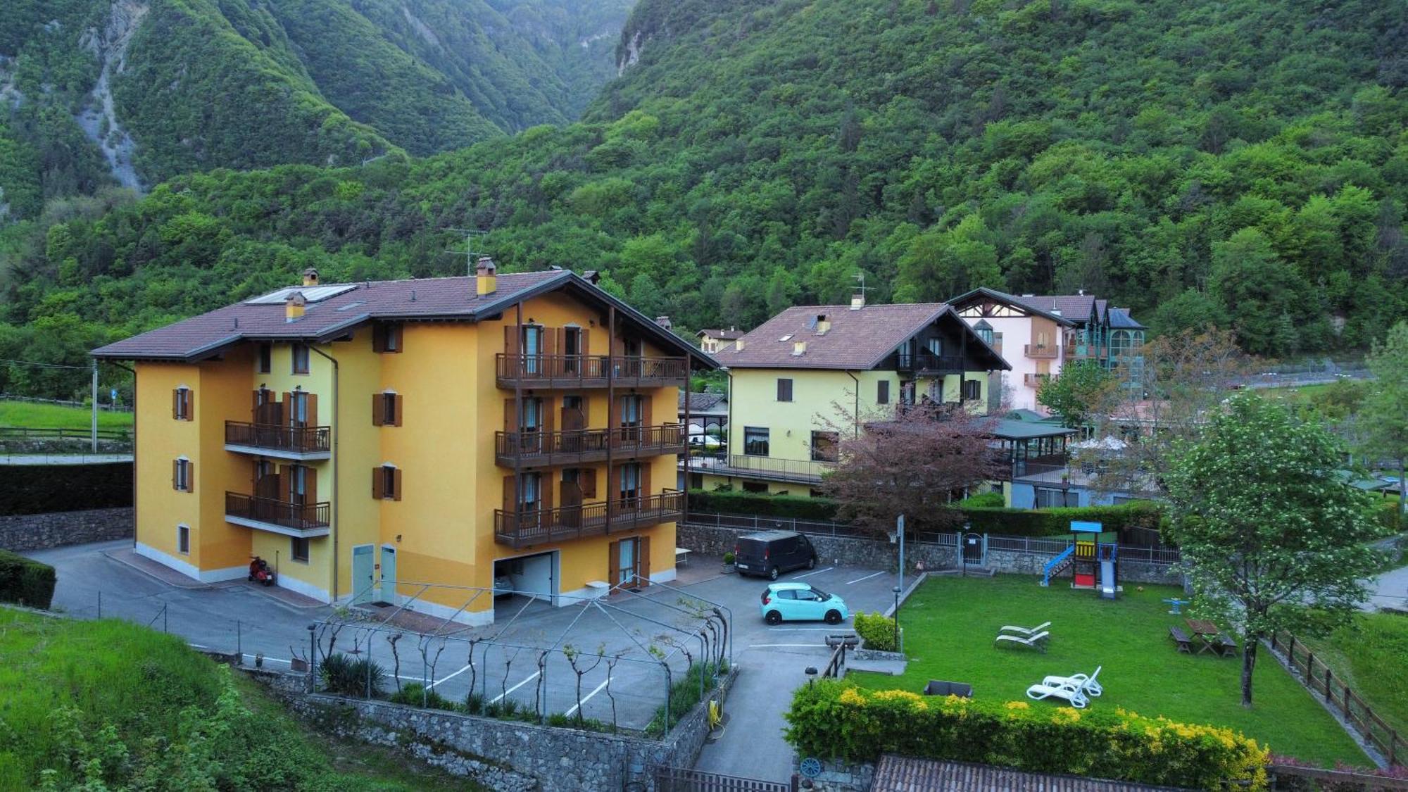 Residenza Arcobaleno Aparthotel Tenno Bagian luar foto