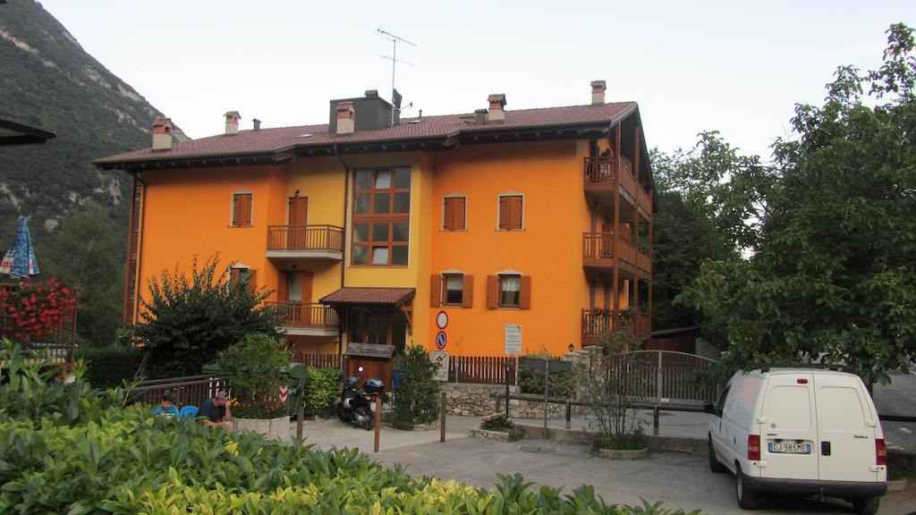 Residenza Arcobaleno Aparthotel Tenno Bagian luar foto
